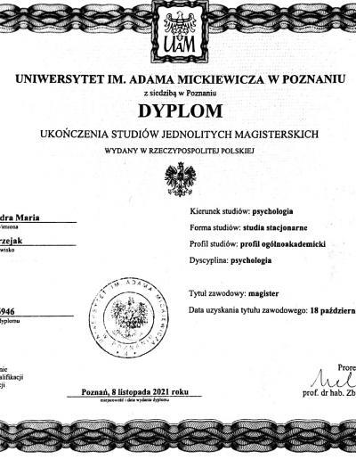 Dyplom ukończenia studiów magisterskich na kierunku psychologia, wydany dla Pani Aleksandry Jędrzejak przez Uniwersytet im. Adama Mickiewicza w Poznaniu w 2021 roku.
