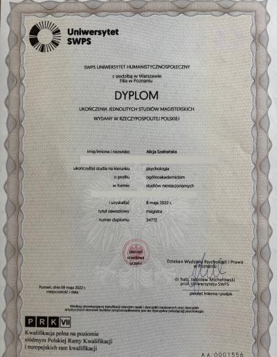 Dyplom ukończenia studiów magisterskich na kierunku psychologia, wydany dla Pani Alicji Szafrańskiej przez Uniwersytet SWPS w 2022 roku.
