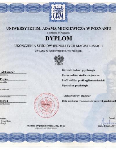 Dyplom ukończenia studiów magisterskich na kierunku psychologia, wydany dla Pana Adama Piętki przez Uniwersytet im. Adama Mickiewicza w Poznaniu w 2022 roku.