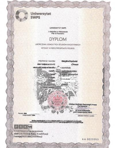 Dyplom ukończenia studiów magisterskich na kierunku psychologia, wydany dla Pani Marceliny Przychodniej przez Uniwersytet SWPS.