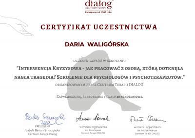 Certyfikat uczestnictwa w 4-godzinnym szkoleniu ,,Interwencja kryzysowa- Jak pracować z osobą, którą dotknęła nagła tragedia?”, wydany dla Pani Darii Witczak (wówczas Waligórska) przez Szkołę Psychoterapii Dialog w 2021 roku.