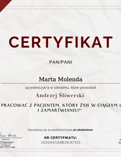 Certyfikat o uczestnictwie w 4-godzinnym szkoleniu ,,Jak pracować z pacjentem, który żyje w ciągłym lęku i zamartwianiu?”, wydany dla Pani Marty Molendy przez Szkołę Psychoterapii Dialog w 2024 roku.