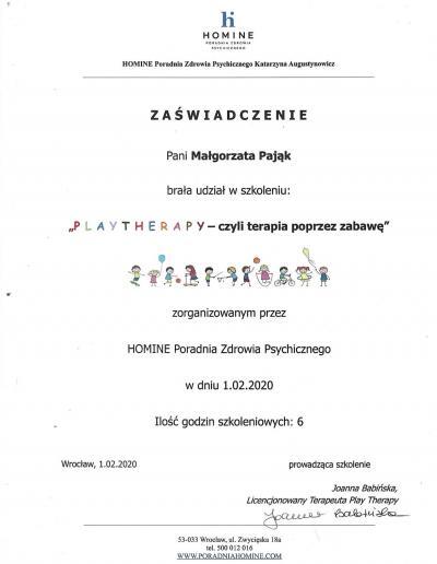 Zaświadczenie o udziale w 6-godzinnym szkoleniu ,,Playtherapy- terapia poprzez zabawę”, wydane dla Pani Małgorzaty Pająk w 2020 roku.